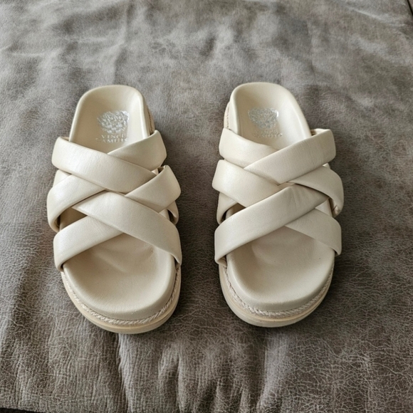 Vince Camuto Chavelle Slide Sandals. - Picture 3 of 6